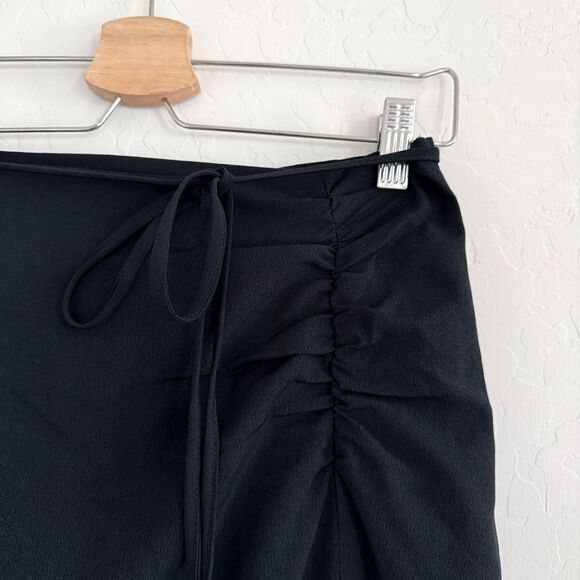 Abercrombie & Fitch black high slit midi skirt with side ruching Size XS - Picture 2 of 7
